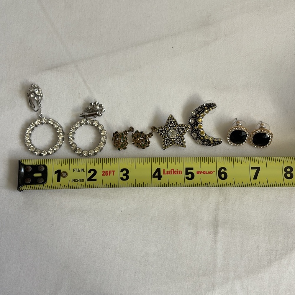Vintage lot of rhinestone and faux black onyx costume earrings - Picture 11 of 11